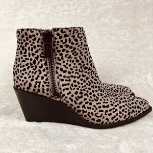 1 State Kipp Bootie Womens Sz 9M Leopard Print Leather Wedge Wood Heel Side Zip